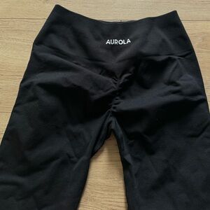 Black scrunch butt leggings